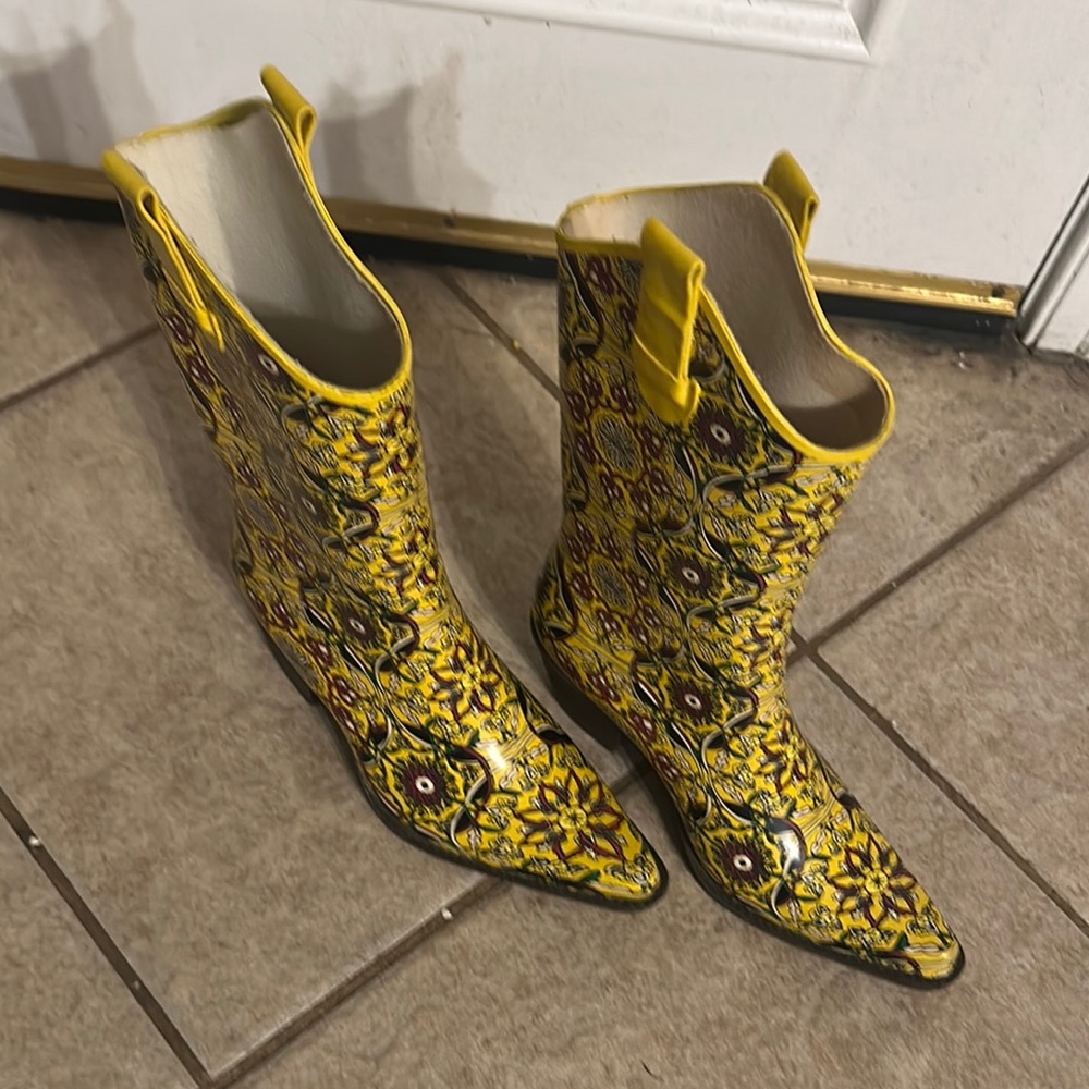 Nature Breeze Yellow Floral Patterned Rainboots Footwear
